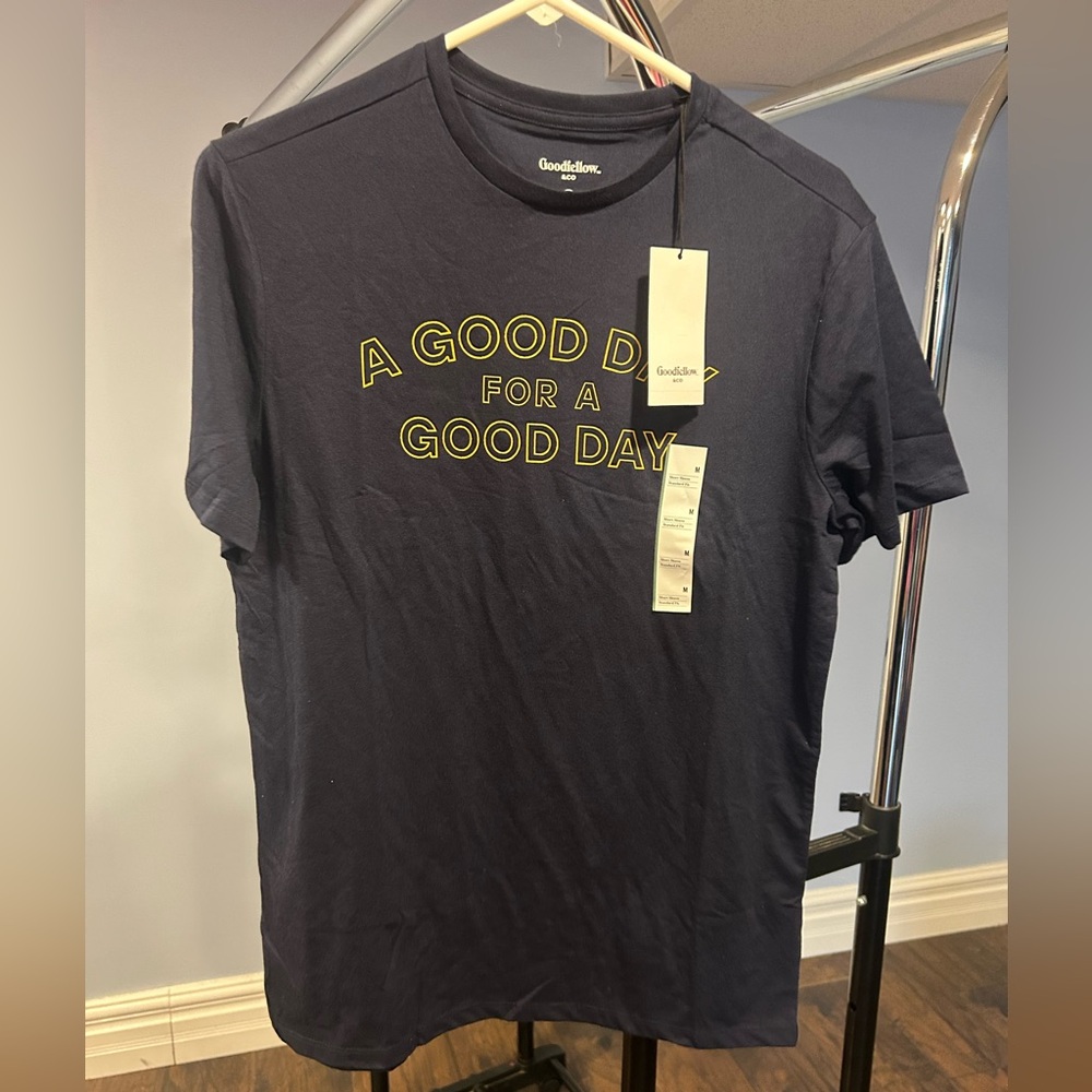Goodfellow & Co Men's Dark Blue Tee with Yellow Print
